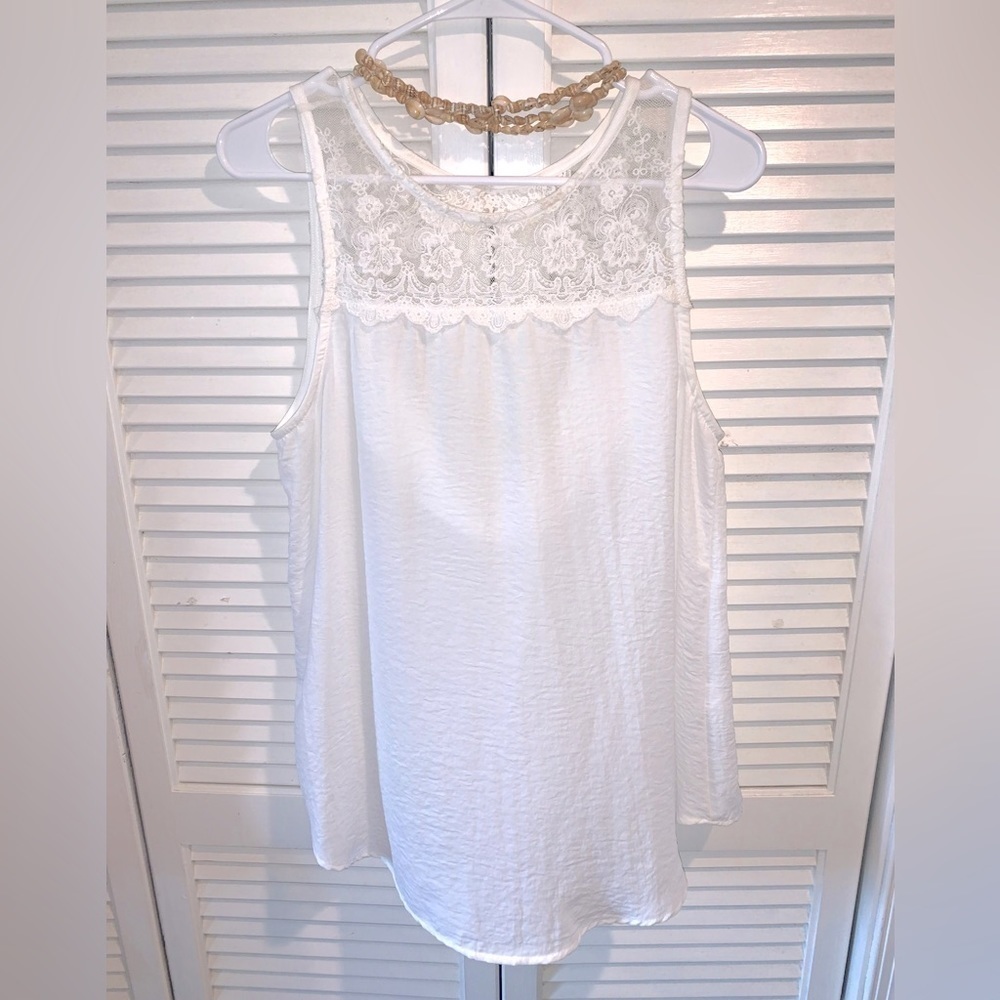 Jella C. Ivory Lace sleeveless Blouse Size Medium
